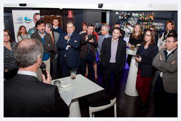 Elige calidad elige confianza, primera experiencia afterwork entre fabricantes y medios de comunicación