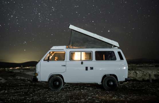 Camperización de furgonetas: claves para no afectar al correcto funcionamiento de frenos y amortiguadores