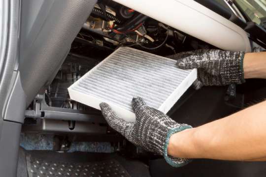 Revisión del coche en primavera: el elemento que más impacta en tu salud (y muchos olvidan)