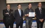 De izquierda a derecha: Bruno Padierna, Director Comercial de Dayco; Joan Montesó, Director de Marketing y Logística de Dayco; José Luis Becerra, del IES Alarnes, ganador del Campus ECEC; Sinforiano Gallo, Director de Marketing para Posventa de Bosch.