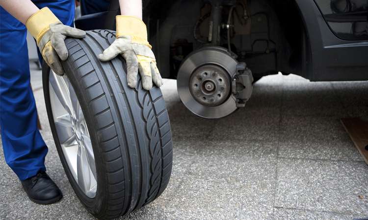 El 80% de los coches de más de 10 años acuden al taller con neumáticos “muy desgastados”